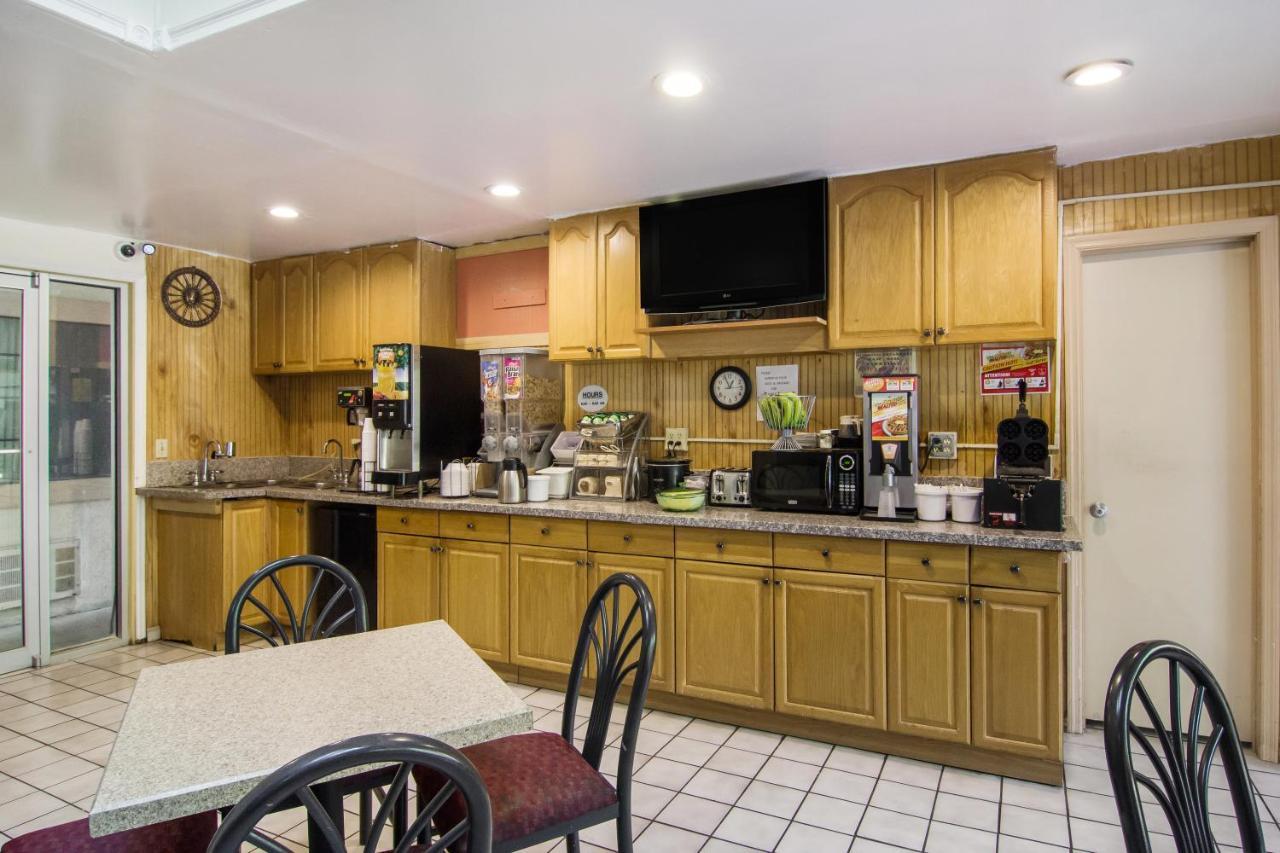Americas Best Value Inn Darien Exterior foto